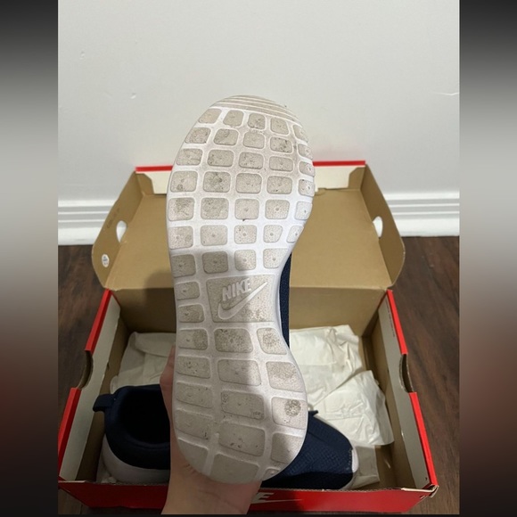 Nike - Picture 4 of 4